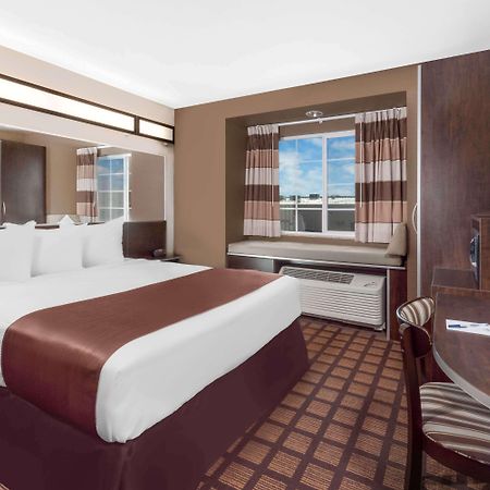מידלנד Microtel Inn & Suites By Wyndham מראה חיצוני תמונה