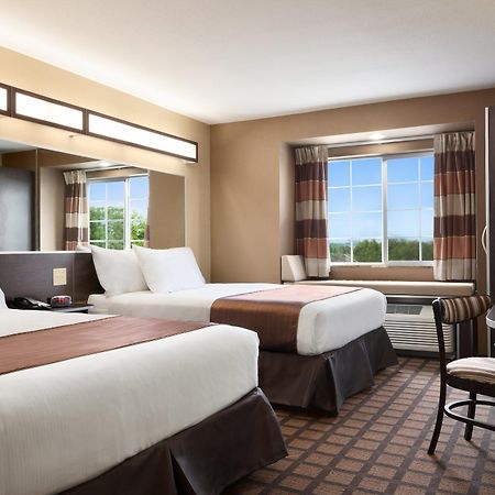 מידלנד Microtel Inn & Suites By Wyndham מראה חיצוני תמונה