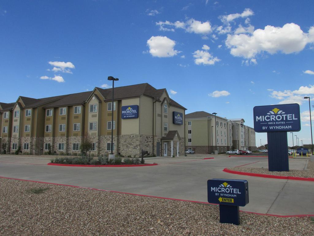 מידלנד Microtel Inn & Suites By Wyndham מראה חיצוני תמונה