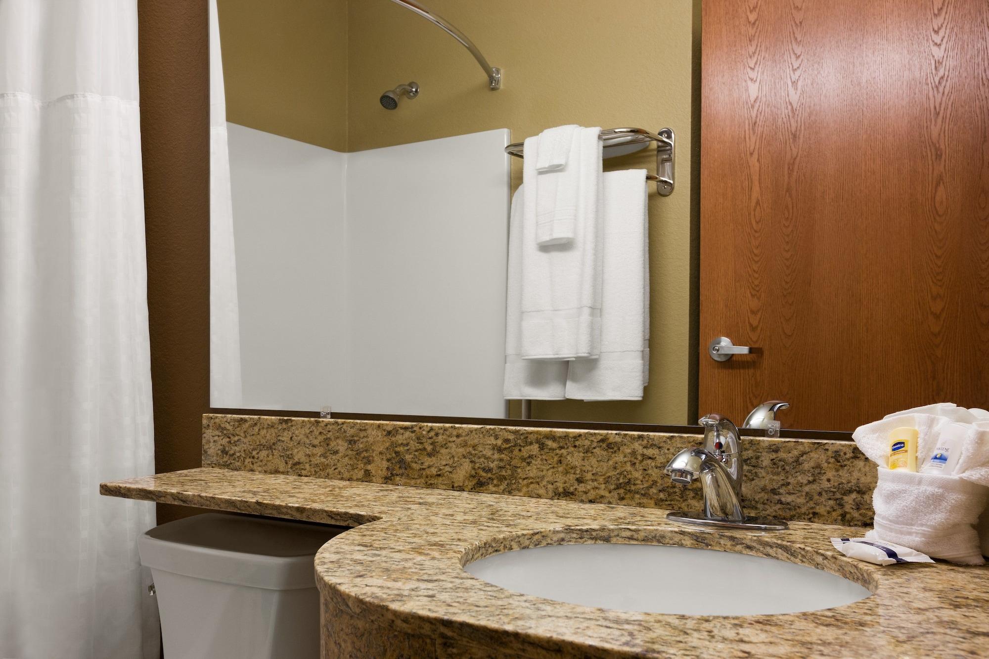 מידלנד Microtel Inn & Suites By Wyndham מראה חיצוני תמונה