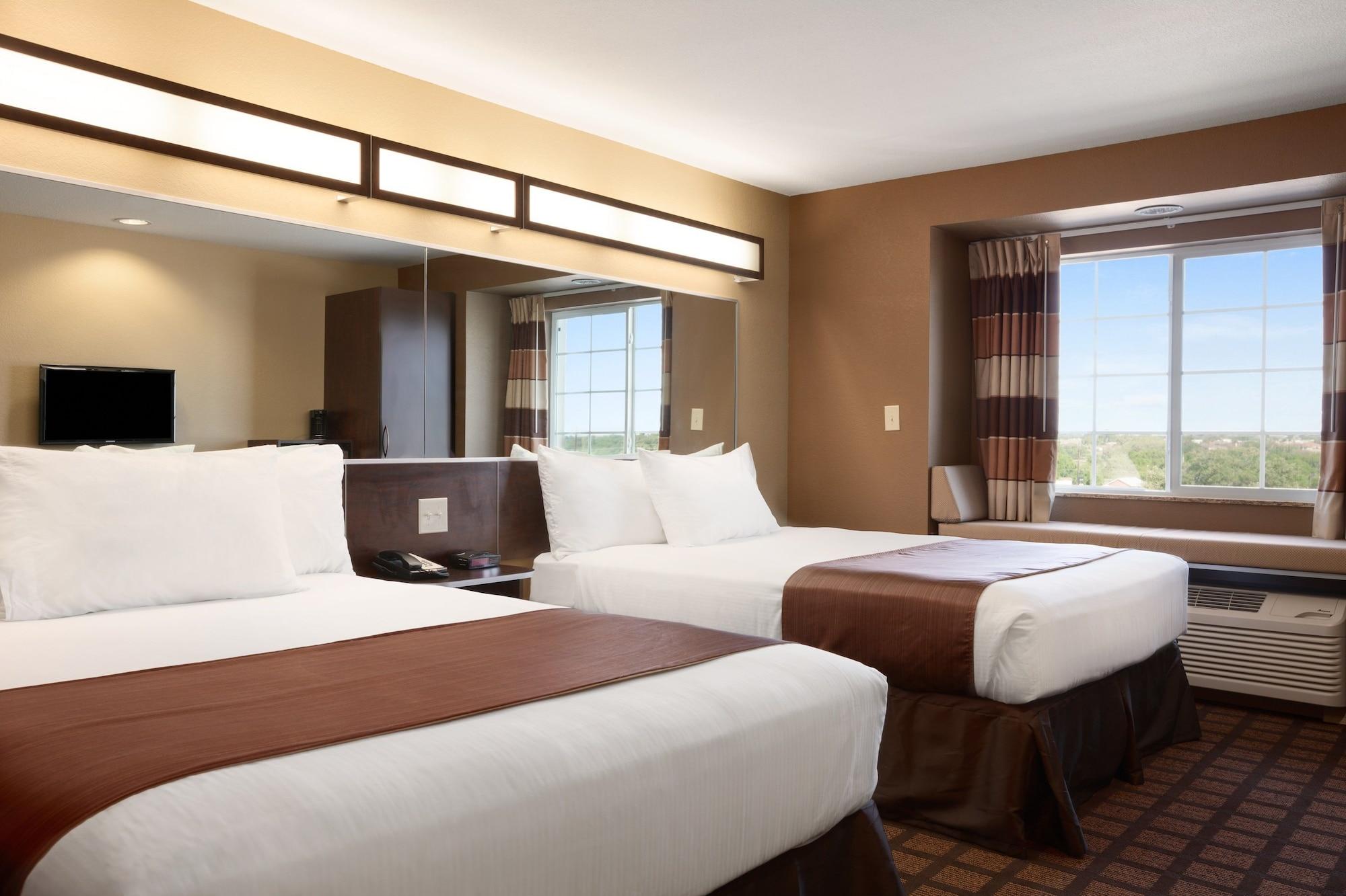 מידלנד Microtel Inn & Suites By Wyndham מראה חיצוני תמונה