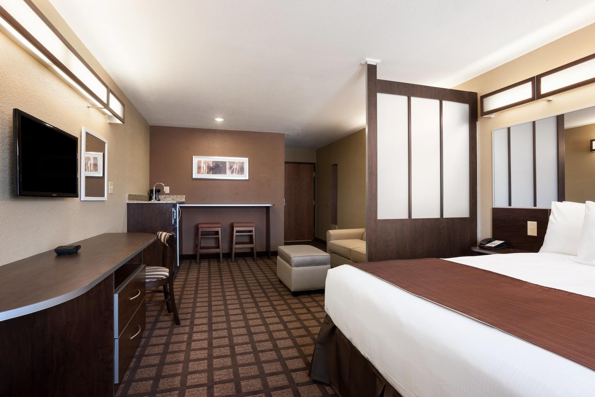 מידלנד Microtel Inn & Suites By Wyndham מראה חיצוני תמונה