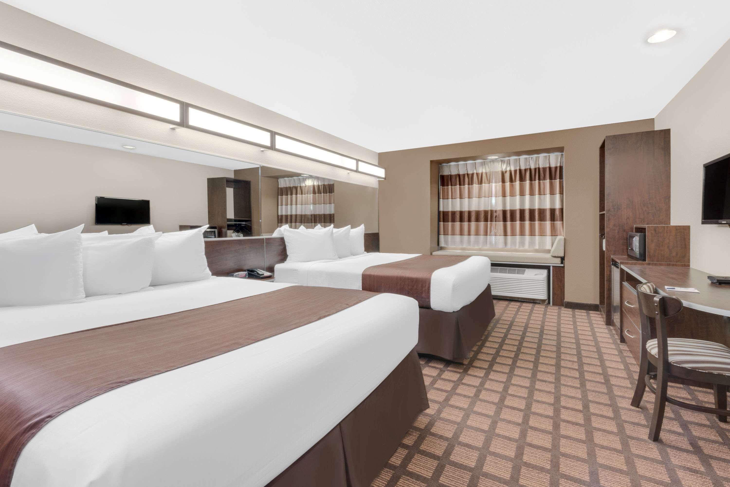 מידלנד Microtel Inn & Suites By Wyndham מראה חיצוני תמונה