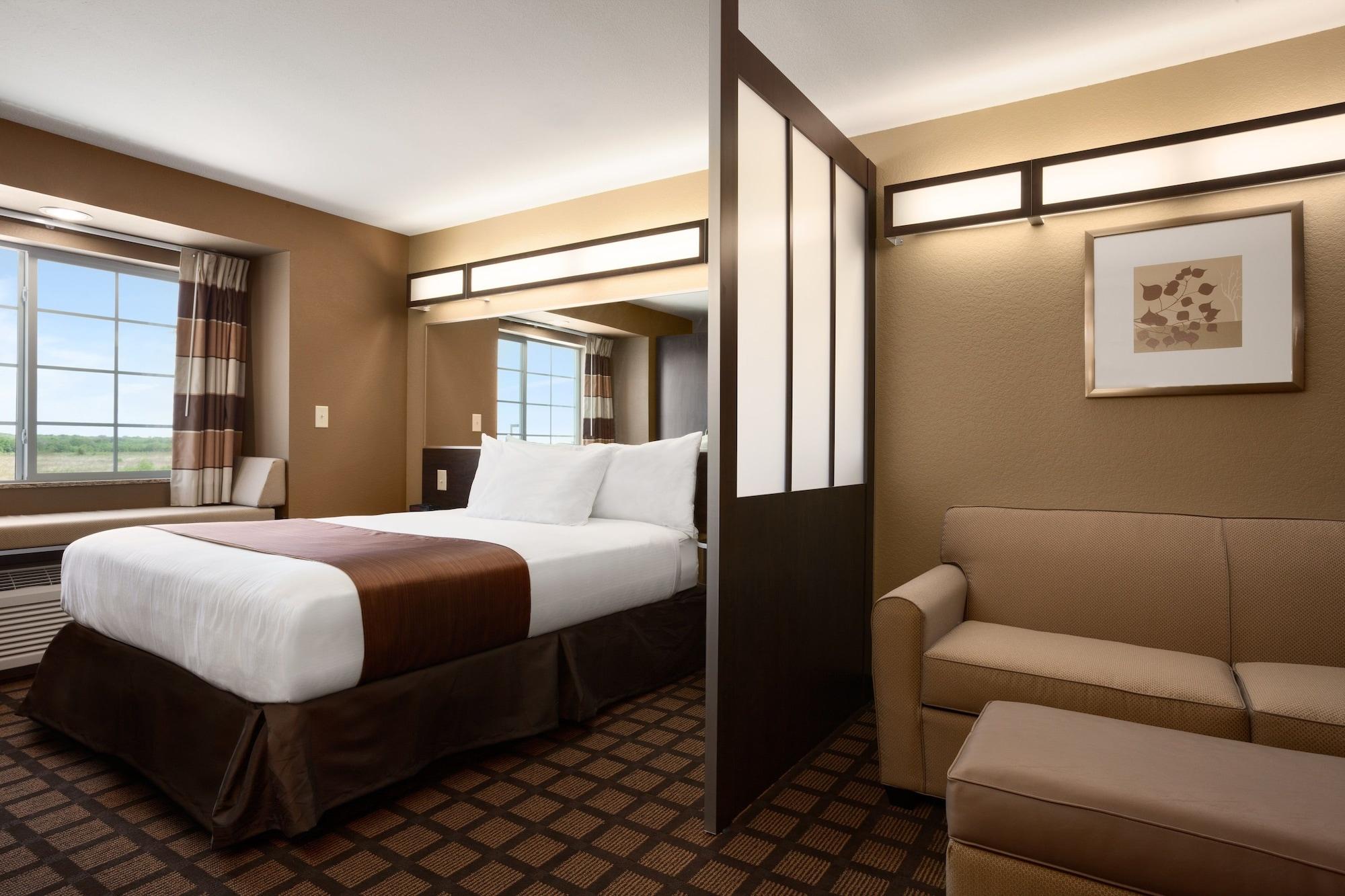 מידלנד Microtel Inn & Suites By Wyndham מראה חיצוני תמונה