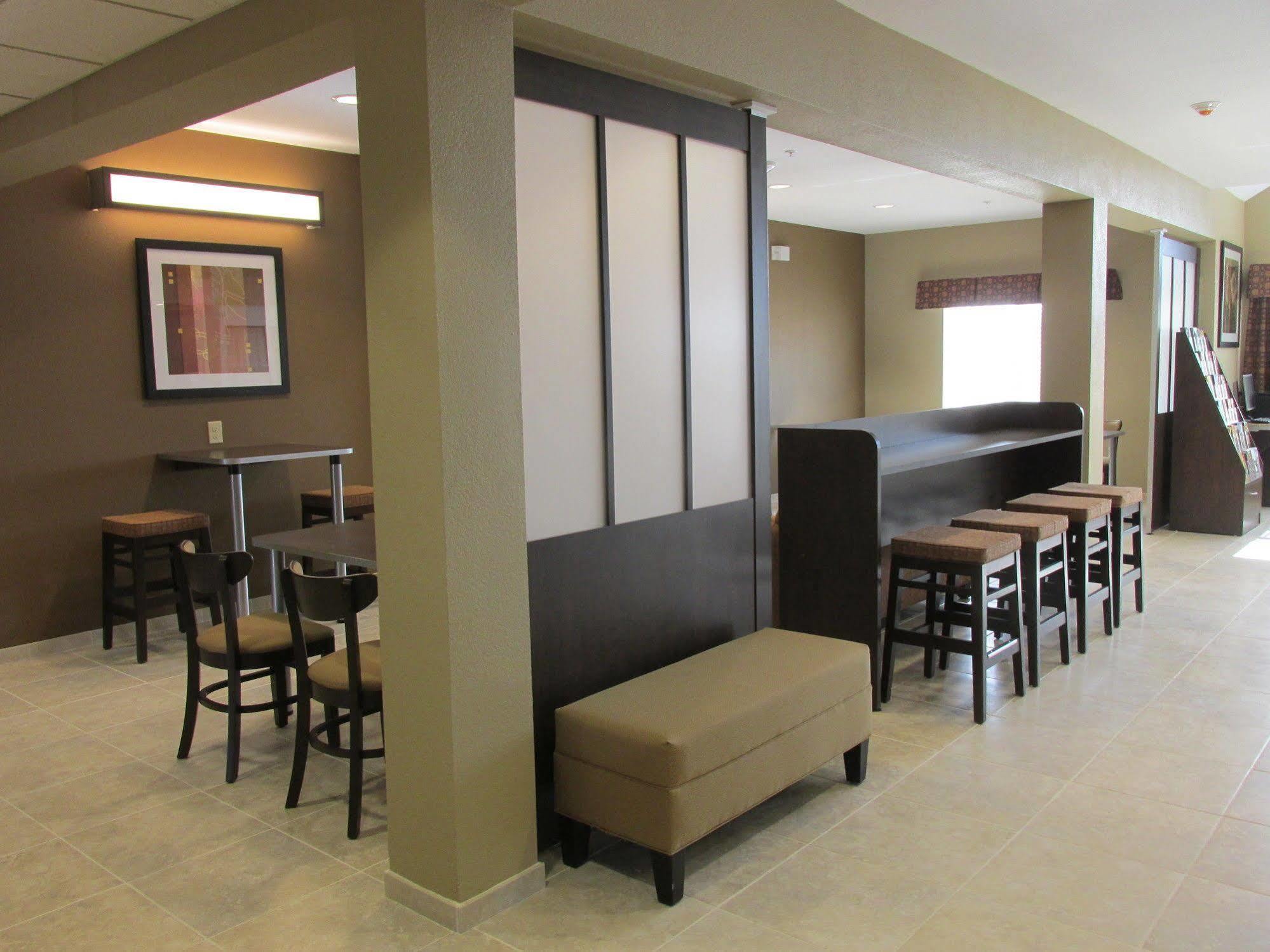 מידלנד Microtel Inn & Suites By Wyndham מראה חיצוני תמונה
