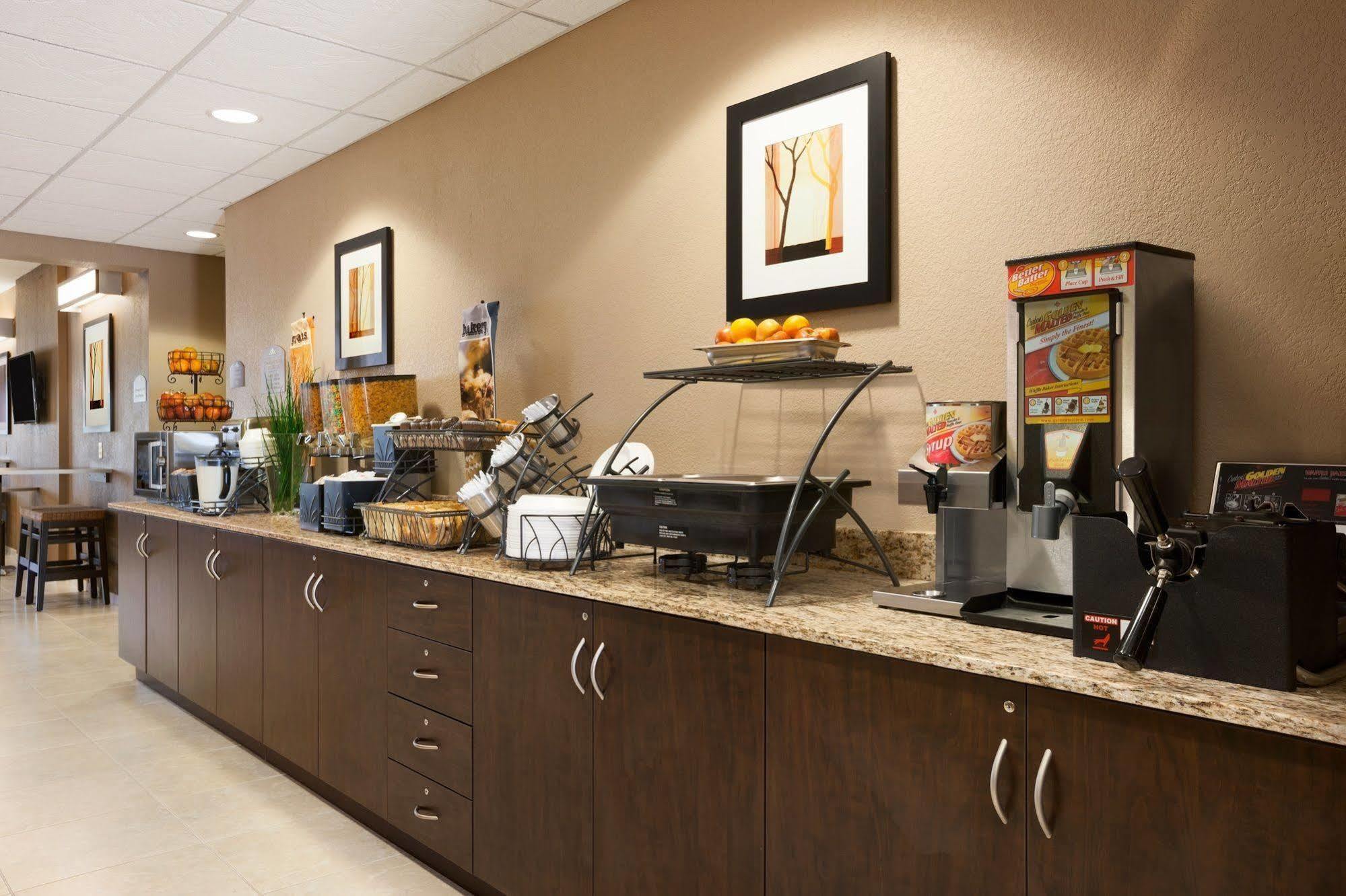מידלנד Microtel Inn & Suites By Wyndham מראה חיצוני תמונה